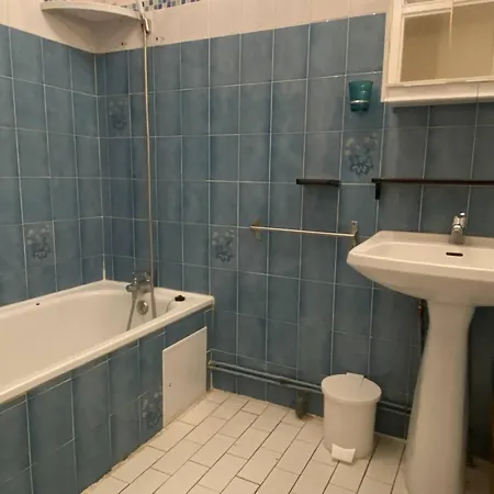 3 Pieces Avec Climatisation, Parking, Proche Pour 6 Personnes - Fr-1-750-70 *
